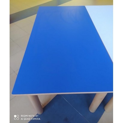 tavolo rettangolare con piano blu gambe legno